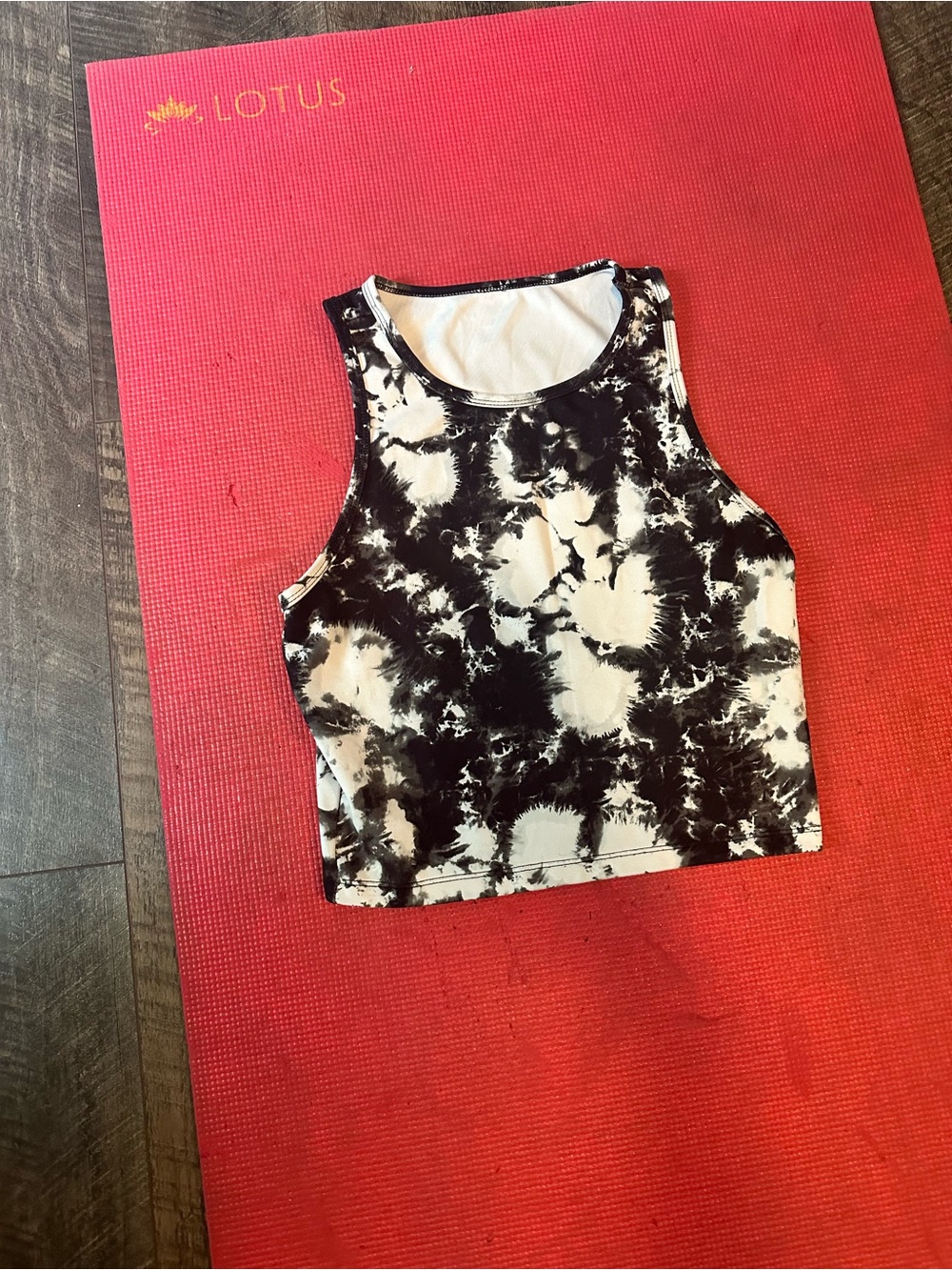 Black & White Tie-Dye Cropped Tank Top - Women